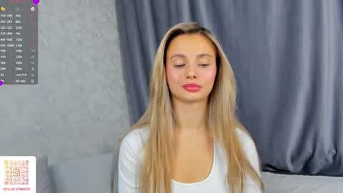 Snapshot of desireeclipse chatting on 11-21-25, 06:12 Willow online show from 11-21-25, 06:12