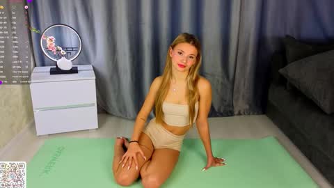 Snapshot of desireeclipse chatting on 03-10-26, 05:12 Willow online show from 03-10-26, 05:12