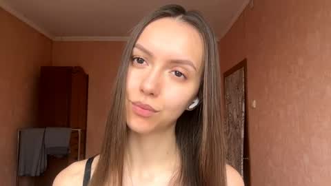 Snapshot of desirewingard chatting on 04-21-26, 02:37 Ksenia online show from 04-21-26, 02:37