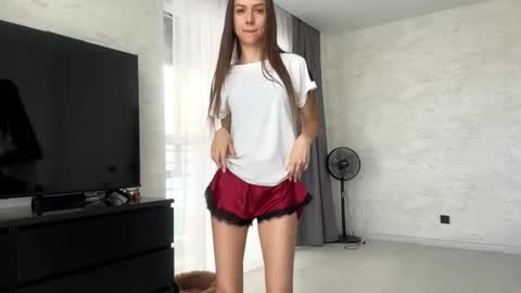 Snapshot of desirewingard chatting on 04-27-26, 03:15 Ksenia online show from 04-27-26, 03:15