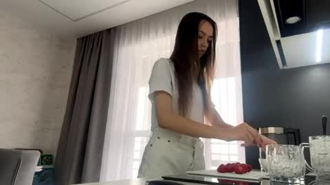 Snapshot of desirewingard chatting on 05-08-26, 02:50 Ksenia online show from 05-08-26, 02:50