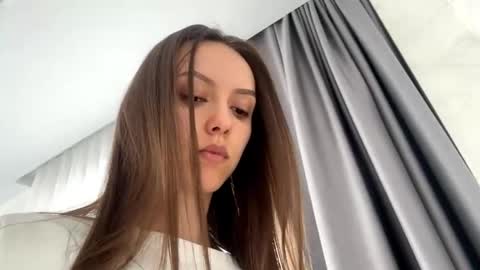 Snapshot of desirewingard chatting on 05-14-26, 04:41 Ksenia online show from 05-14-26, 04:41
