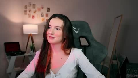 Snapshot of desofia chatting on 12-05-25, 04:32 Maya online show from 12-05-25, 04:32