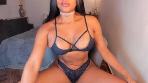 Snapshot of destinnemil chatting on 01-11-25, 02:47 Destinne Mill online show from 01-11-25, 02:47