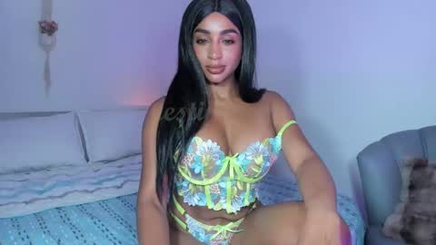 Snapshot of destinnemil chatting on 01-24-25, 03:02 Destinne Mill online show from 01-24-25, 03:02