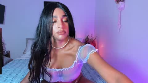 Snapshot of destinnemil chatting on 02-11-25, 11:21 Destinne Mill online show from 02-11-25, 11:21