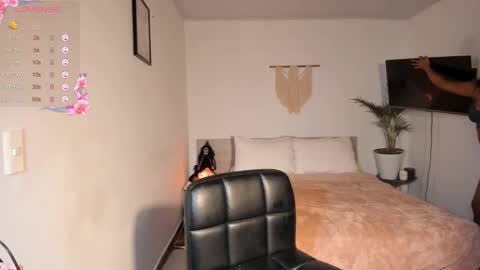 Snapshot of destinnemil chatting on 10-30-25, 11:44 Destinne Mill online show from 10-30-25, 11:44