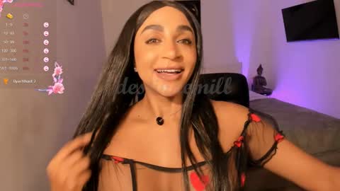 Snapshot of destinnemil chatting on 11-28-25, 01:58 Destinne Mill online show from 11-28-25, 01:58