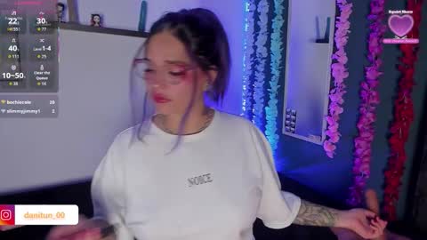 Snapshot of destiny14_ chatting on 02-06-26, 01:21 Dani online show from 02-06-26, 01:21