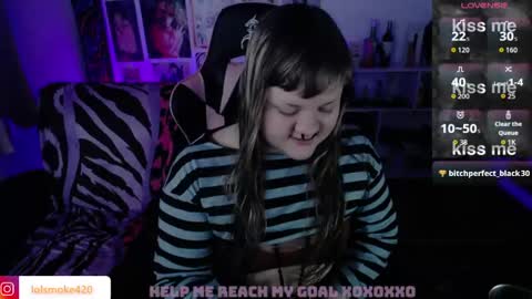 Snapshot of destroyall420 chatting on 05-22-26, 04:01 Lola Bdsm and fries online show from 05-22-26, 04:01