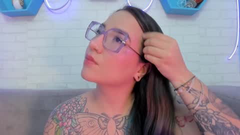 Deva Blue online show from 01-20-25, 07:47