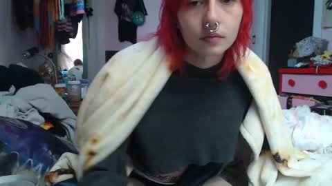 Snapshot of devilg1rl chatting on 05-04-26, 06:48 poutyangel online show from 05-04-26, 06:48