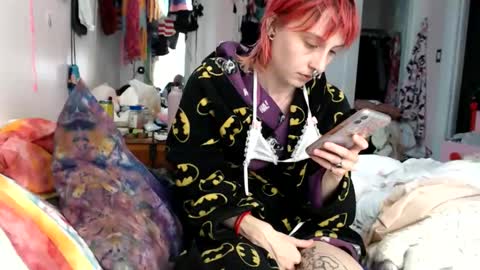 Snapshot of devilg1rl chatting on 05-23-26, 10:58 poutyangel online show from 05-23-26, 10:58