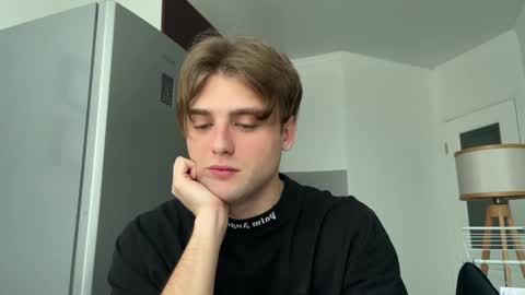 devilnut1 online show from 12-21-24, 08:50