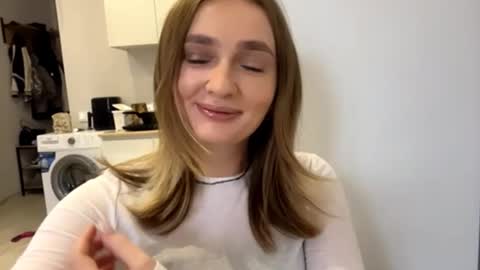 Snapshot of devoramarkuson chatting on 11-18-25, 11:36 Mira online show from 11-18-25, 11:36