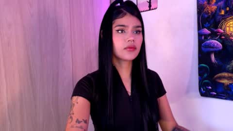 Snapshot of devours_fire chatting on 11-12-25, 09:36 Sara 3 online show from 11-12-25, 09:36