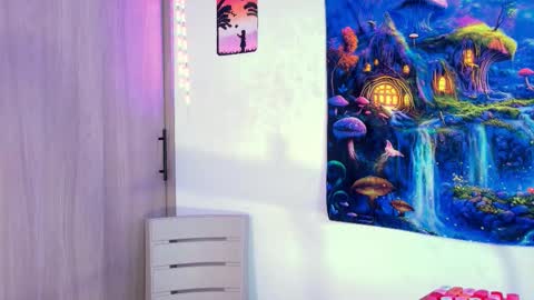 Snapshot of devours_fire chatting on 11-25-25, 10:10 Sara 3 online show from 11-25-25, 10:10