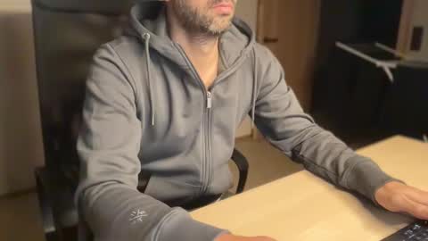 Snapshot of devswiss chatting on 12-16-25, 03:39 DevSwiss online show from 12-16-25, 03:39