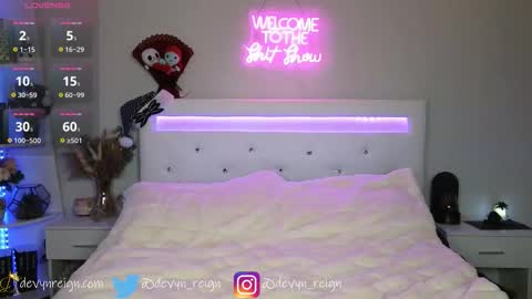 Devyn Reign online show from 11-15-25, 06:22