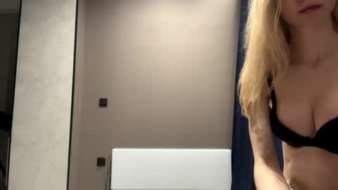 dewdropdoll online show from 04-25-26, 01:41