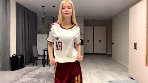 dewdropdoll online show from 07-18-26, 08:01