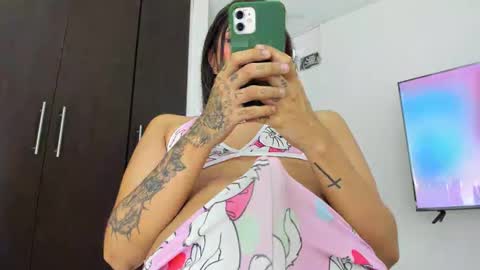 Snapshot of dewolk chatting on 12-10-24, 06:11 thumb up me please its important online show from 12-10-24, 06:11