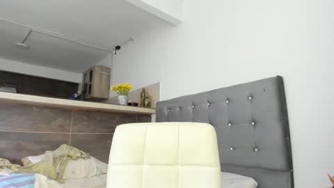 Snapshot of dewolk chatting on 10-09-25, 10:02 thumb up me please its important online show from 10-09-25, 10:02