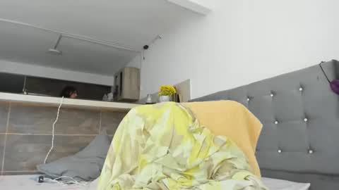 Snapshot of dewolk chatting on 11-21-25, 10:14 thumb up me please its important online show from 11-21-25, 10:14