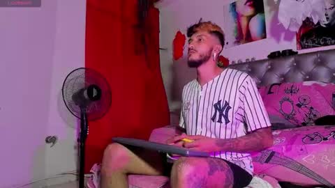 Snapshot of dex_ak586 chatting on 10-17-25, 01:53 dex_ak586 online show from 10-17-25, 01:53