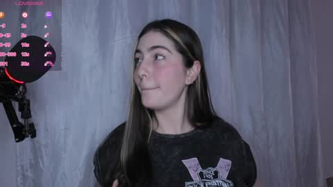 Snapshot of dexandlily chatting on 12-12-24, 02:33 Dex and Lily online show from 12-12-24, 02:33