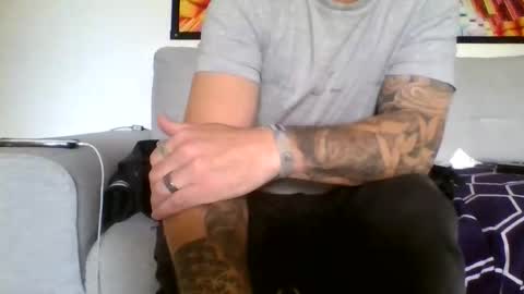 Snapshot of deydey83 chatting on 12-23-25, 01:36 deydey83 online show from 12-23-25, 01:36