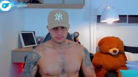 Snapshot of deymon_scott chatting on 02-15-25, 11:36 JULIAN online show from 02-15-25, 11:36
