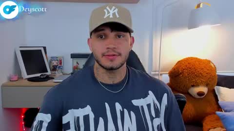 Snapshot of deymon_scott chatting on 03-02-25, 08:50 JULIAN online show from 03-02-25, 08:50