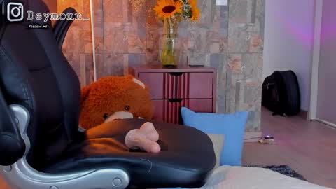 Snapshot of deymon_scott chatting on 09-19-25, 03:34 JULIAN online show from 09-19-25, 03:34