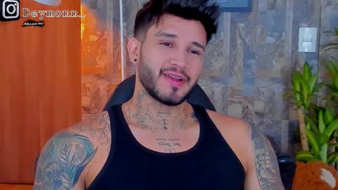 Snapshot of deymon_scott chatting on 10-25-25, 04:02 JULIAN online show from 10-25-25, 04:02