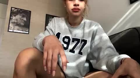 Dhalia online show from 11-24-25, 10:48