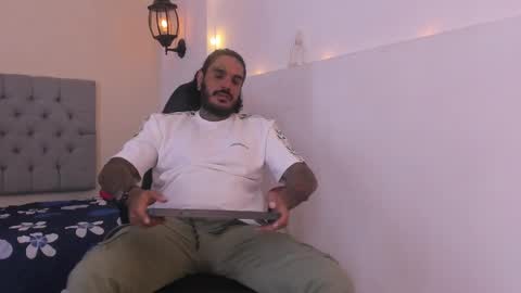 Snapshot of dhamian_wolf_hunter chatting on 11-11-25, 09:04 dhaian online show from 11-11-25, 09:04