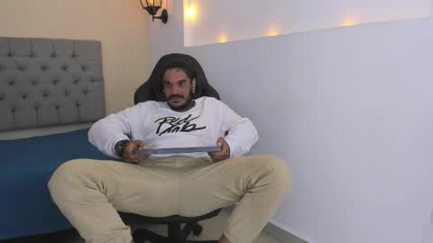 Snapshot of dhamian_wolf_hunter chatting on 11-14-25, 09:13 dhaian online show from 11-14-25, 09:13