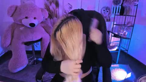 Dia online show from 12-21-25, 07:21