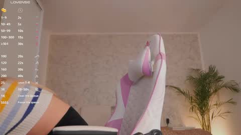 Snapshot of diamond_ava_ chatting on 04-10-26, 03:06 Thea online show from 04-10-26, 03:06