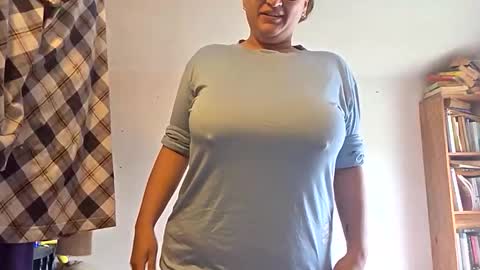 Snapshot of diamond_tease chatting on 11-29-25, 04:10 diamond_tease online show from 11-29-25, 04:10