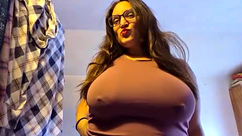 Snapshot of diamond_tease chatting on 12-01-25, 08:47 diamond_tease online show from 12-01-25, 08:47