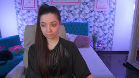 Snapshot of diamondeyeess chatting on 05-05-26, 05:37 Sasha online show from 05-05-26, 05:37