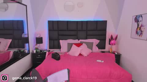 Snapshot of diana_clarck chatting on 10-21-25, 08:42 Diana Tamayo online show from 10-21-25, 08:42