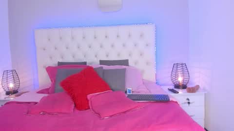 Snapshot of diana_clarck chatting on 11-27-25, 09:17 Diana Tamayo online show from 11-27-25, 09:17