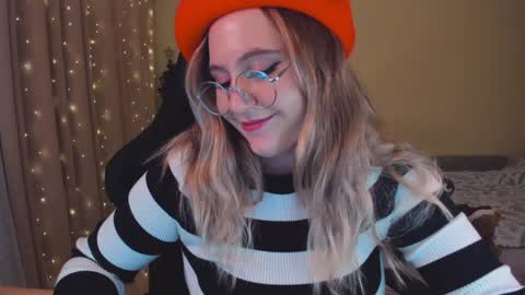 Snapshot of diana_floweri chatting on 12-28-24, 02:21 Diana online show from 12-28-24, 02:21