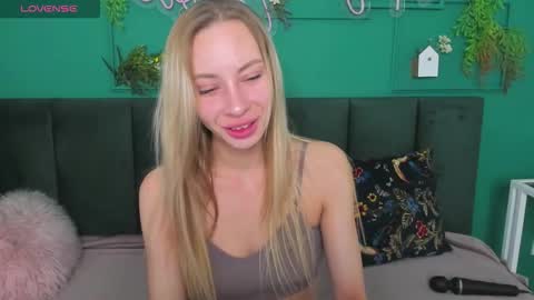 Diana  online show from 09-28-25, 01:44