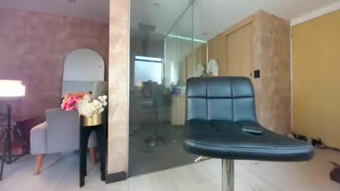 dianac1998 online show from 01-28-25, 08:36