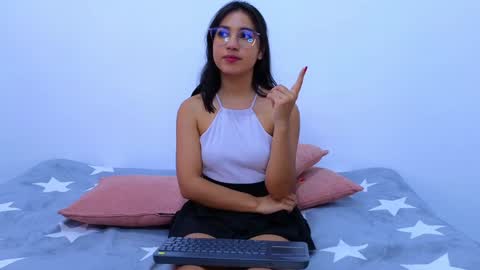 Snapshot of dianayleo chatting on 01-22-25, 06:10 Ana Leo online show from 01-22-25, 06:10