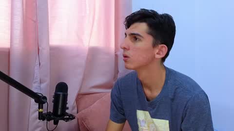 Snapshot of dianayleo chatting on 01-29-25, 11:41 Ana Leo online show from 01-29-25, 11:41